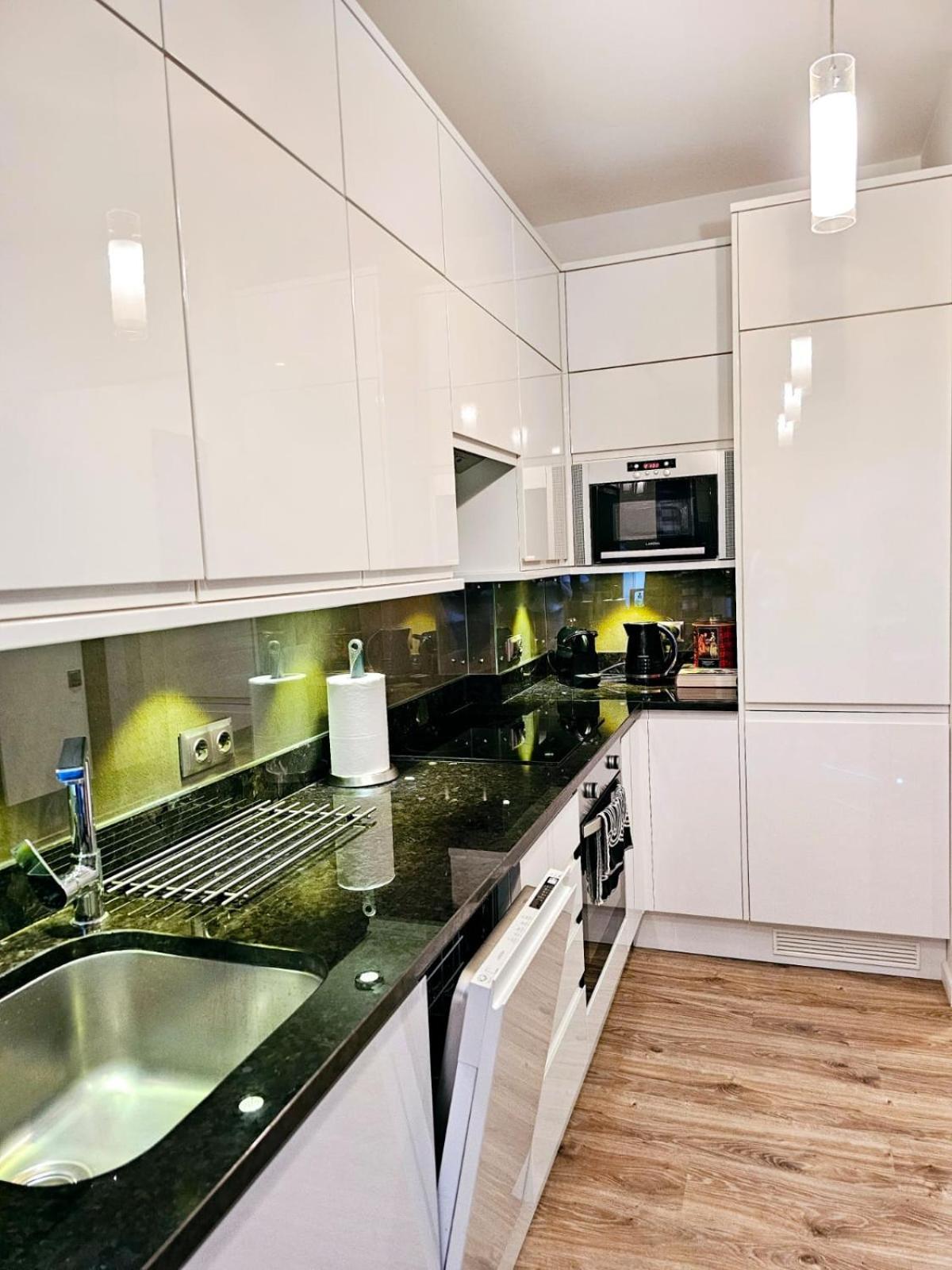 Modern 2 Bedroom Apartment In The City Centre Riga Kültér fotó