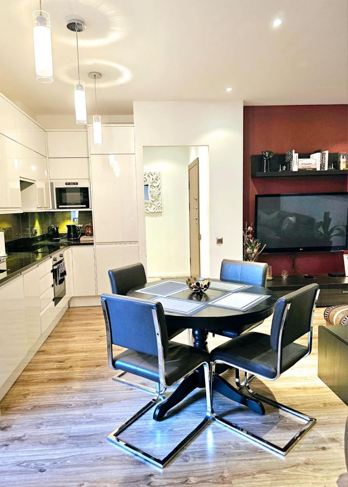 Modern 2 Bedroom Apartment In The City Centre Riga Kültér fotó